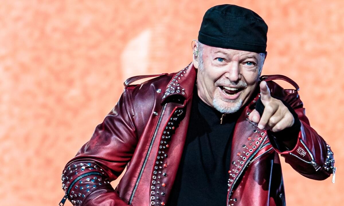cropped-GettyImages-1399080625-1675780022084.jpg-vasco_rossi_festeggia_71_anni_con_un_post_speciale.jpg